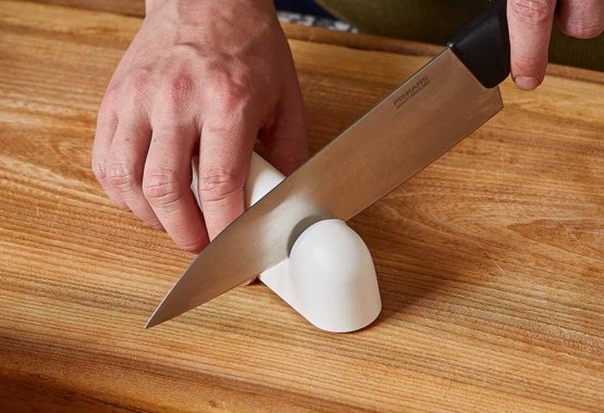 Scopri le diverse tecniche di affilatura dei coltelli